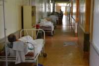 Рост смертности связали с сокращением коек в больницах