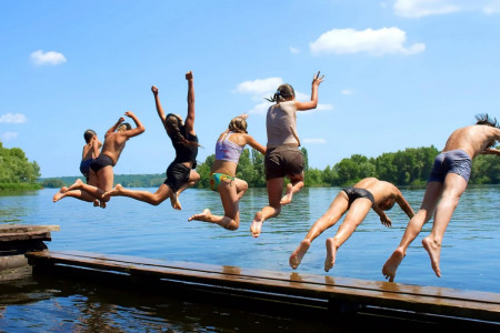 В Ленинградской области официально разрешено купаться в 12 водоёмах