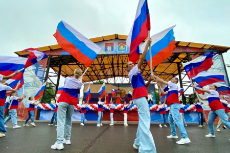 Ленобласть встречает День Государственного флага России