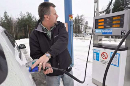 Цены на бензин: водители скинутся на Крым