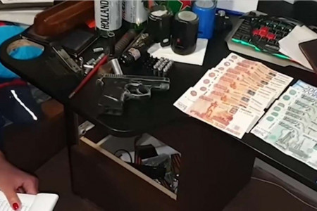 ФСБ и полиция нашли склад оружия и боеприпасов