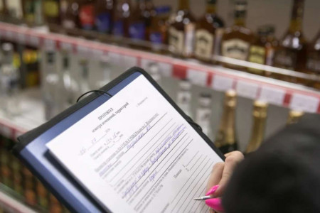 Директору магазина грозит штраф за хранение алкоголя без лицензии