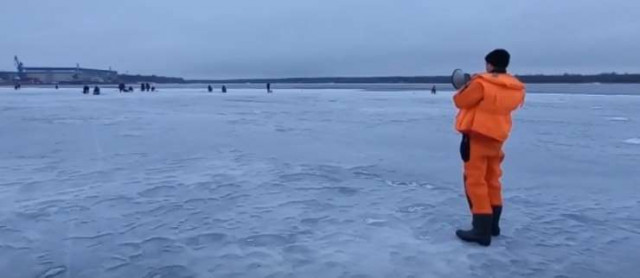 Спасатели мониторят Ладожское озеро