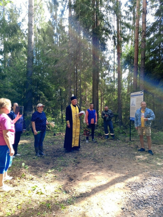 В Волховском районе установлены два поклонных креста