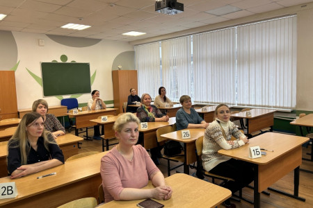 Родители будущих выпускников Волховского района на экзамене