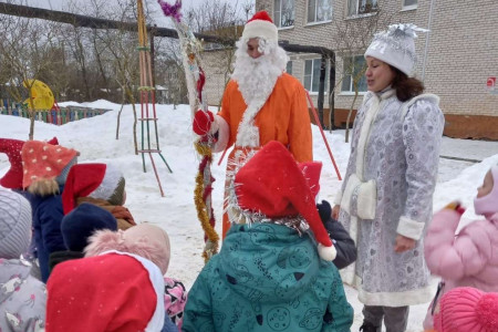 Встречаем чудо: Дед Мороз и снеговики в гостях у детей