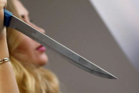 Женщина вонзила нож в грудь 40-летнего знакомого