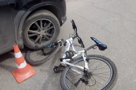 Ребенок на велосипеде попал под колеса Daewoo Matiz