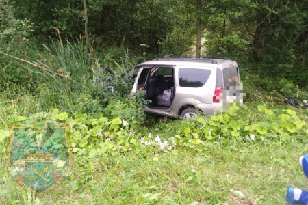 На трассе «Кола» легковой автомобиль вылетел в кювет, есть пострадавшая