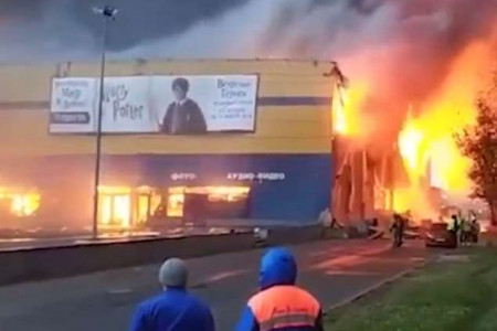 Гипермаркет «Лента» сгорел в Петербурге
