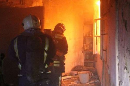 Непотушенная сигарета стала причиной пожара в Волхове