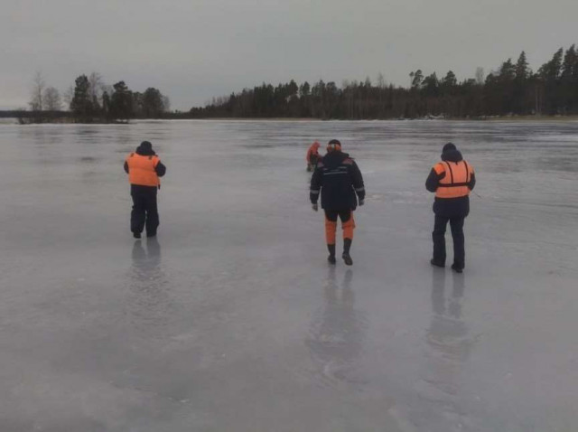 Спасатели осмотрели обстановку на Ладожском озере
