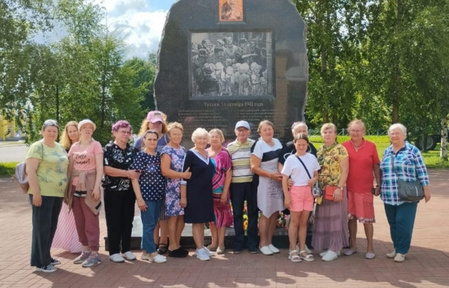 Сясьстройцы посмотрели древние святыни и памятные места