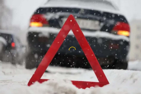 Снегоуборочная машина сбила пешехода