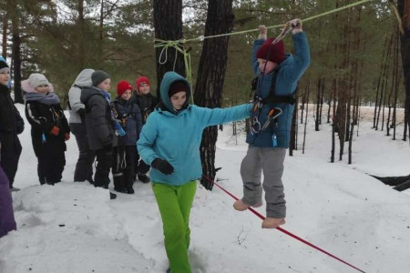 Весело и с пользой: зимние тренировки детского туризма в Новой Ладоге