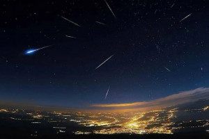 Метеорный поток Лириды покажет в ночном небе захватывающее шоу