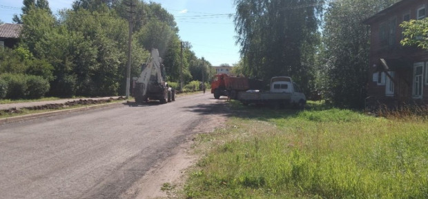 В Сясьстрое ремонтируют одну из главных дорог