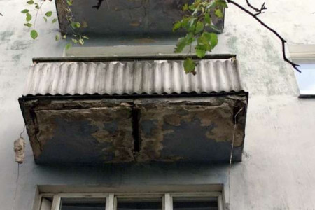 Обветшалые балконы угрожают жизни селян