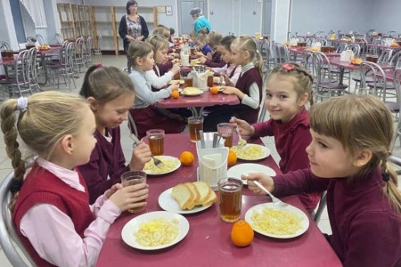 Чистота, качество, выбор: оценка питания в Волховской школе