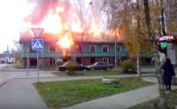 В Волхове сгорел двухэтажный барак