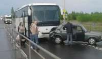 Автобус «подмял» легковушку в Волховском районе