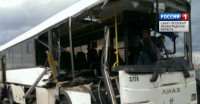 Автобус врезался в спецгрузовик на «Коле»