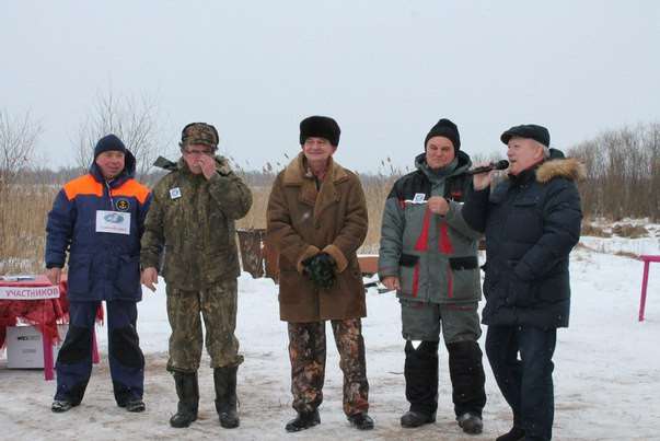 Волховские рыбаки вышли на «Пашский лёд»
