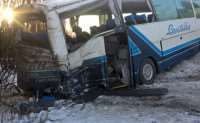 Туристический автобус столкнулся с фурой в Ленобласти