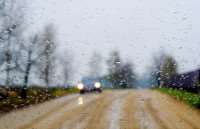 В дождливую погоду дорога становится небезопасной 