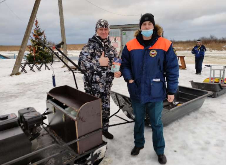 Любителям зимней рыбалки напомнили о безопасности